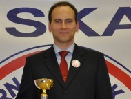 mistr Pavel Trunec jako vedoucí oddílu převzal cenu za 1. místo v rámci celoroční Ligy-MSKA. (MČR 2015)